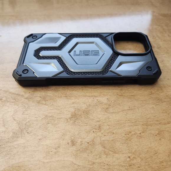 UAG Monarch Pro MagSafe Case for iPhone 14 Pro Max (6.7") - BUILT WITH Kevlar - Picture 5 of 7